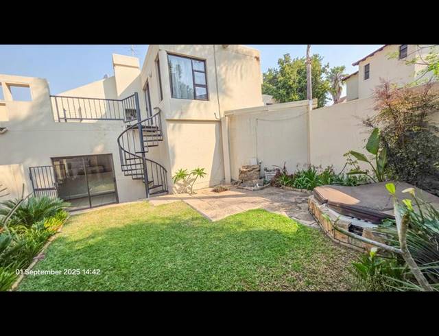 2 BEDROOM TOWNHOUSE FOR SALE IN MAGALIESSIG